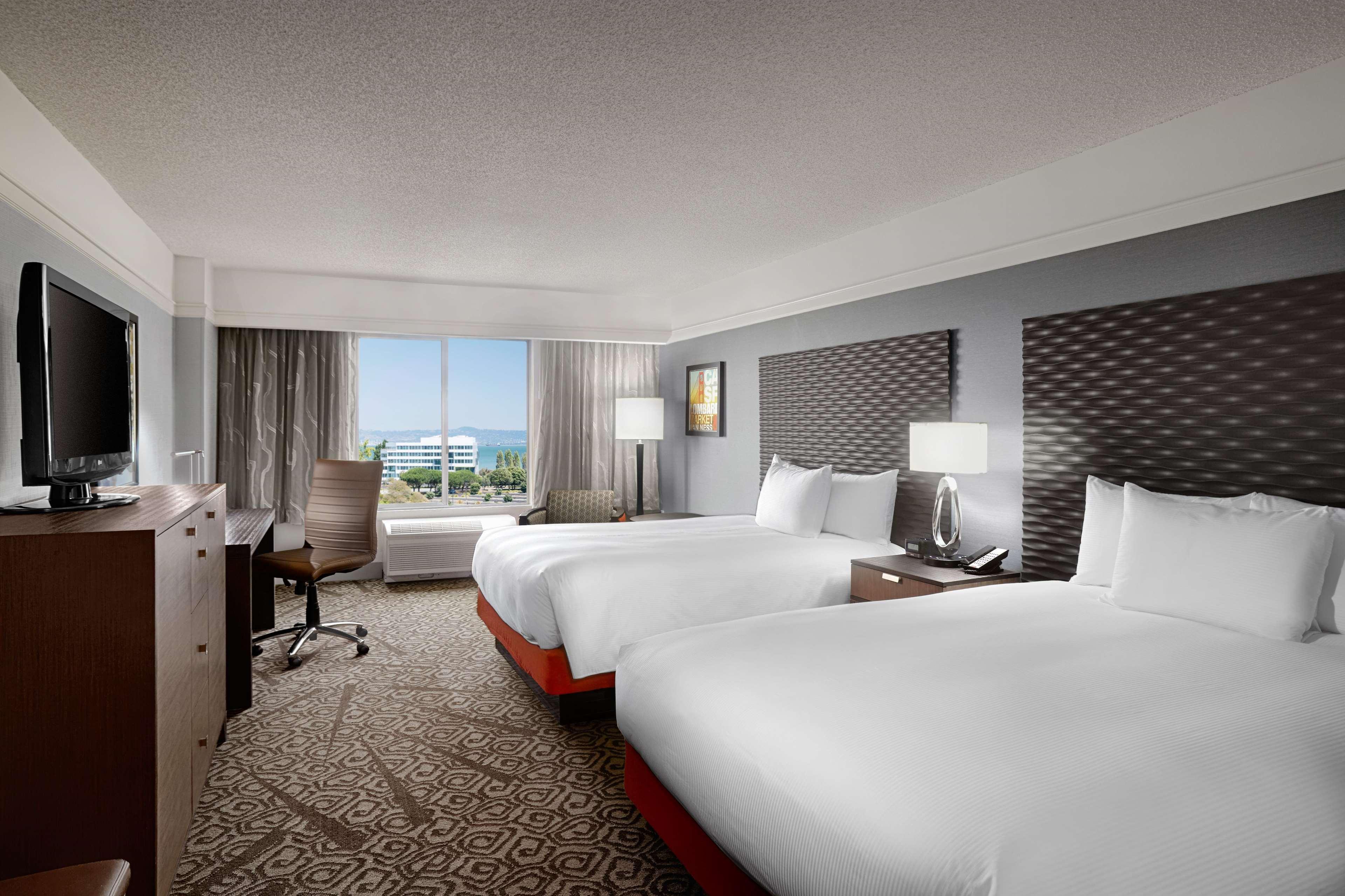 Отель Doubletree By Hilton San Francisco Airport North Bayfront Брисбен Экстерьер фото