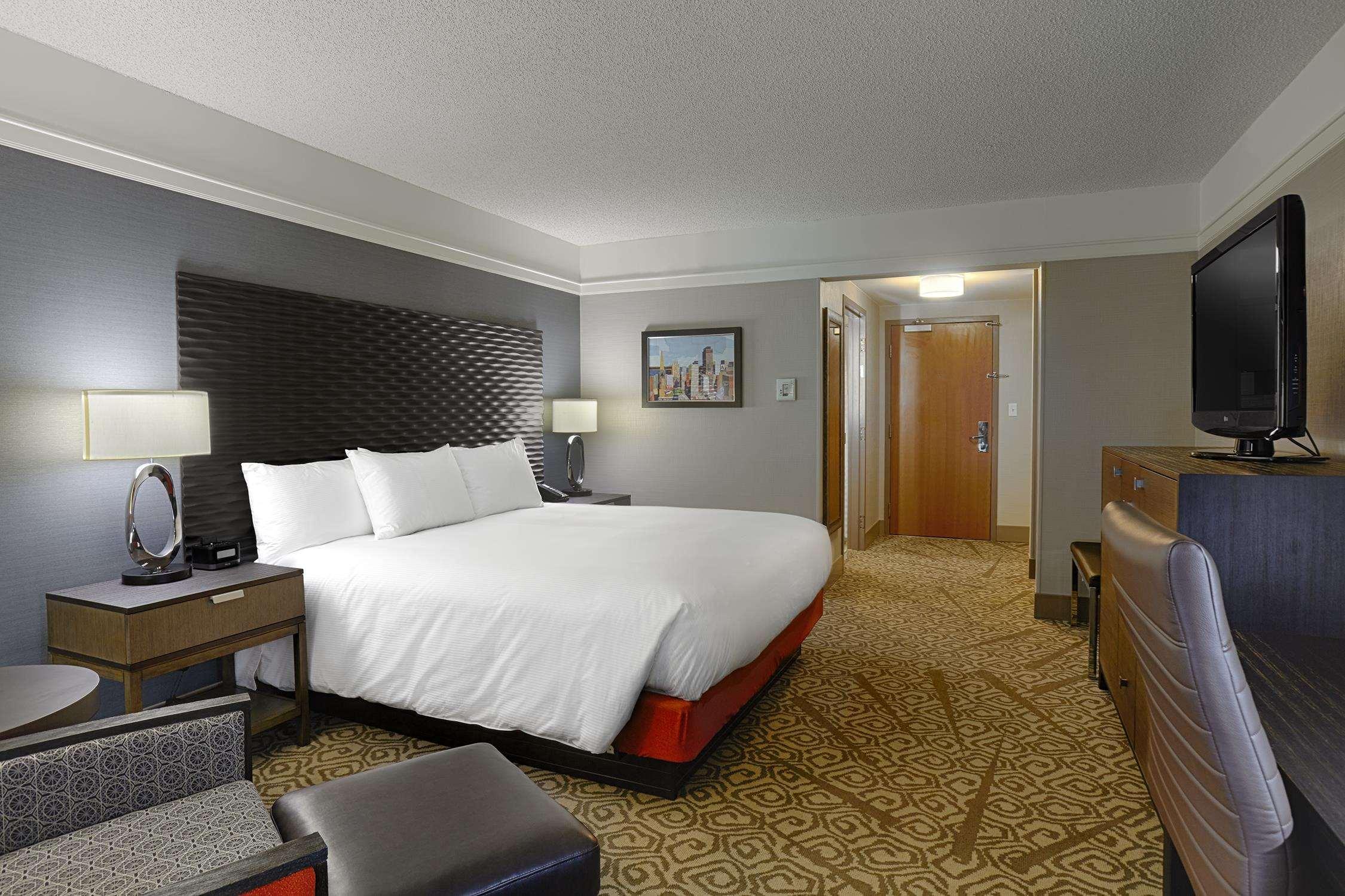 Отель Doubletree By Hilton San Francisco Airport North Bayfront Брисбен Экстерьер фото