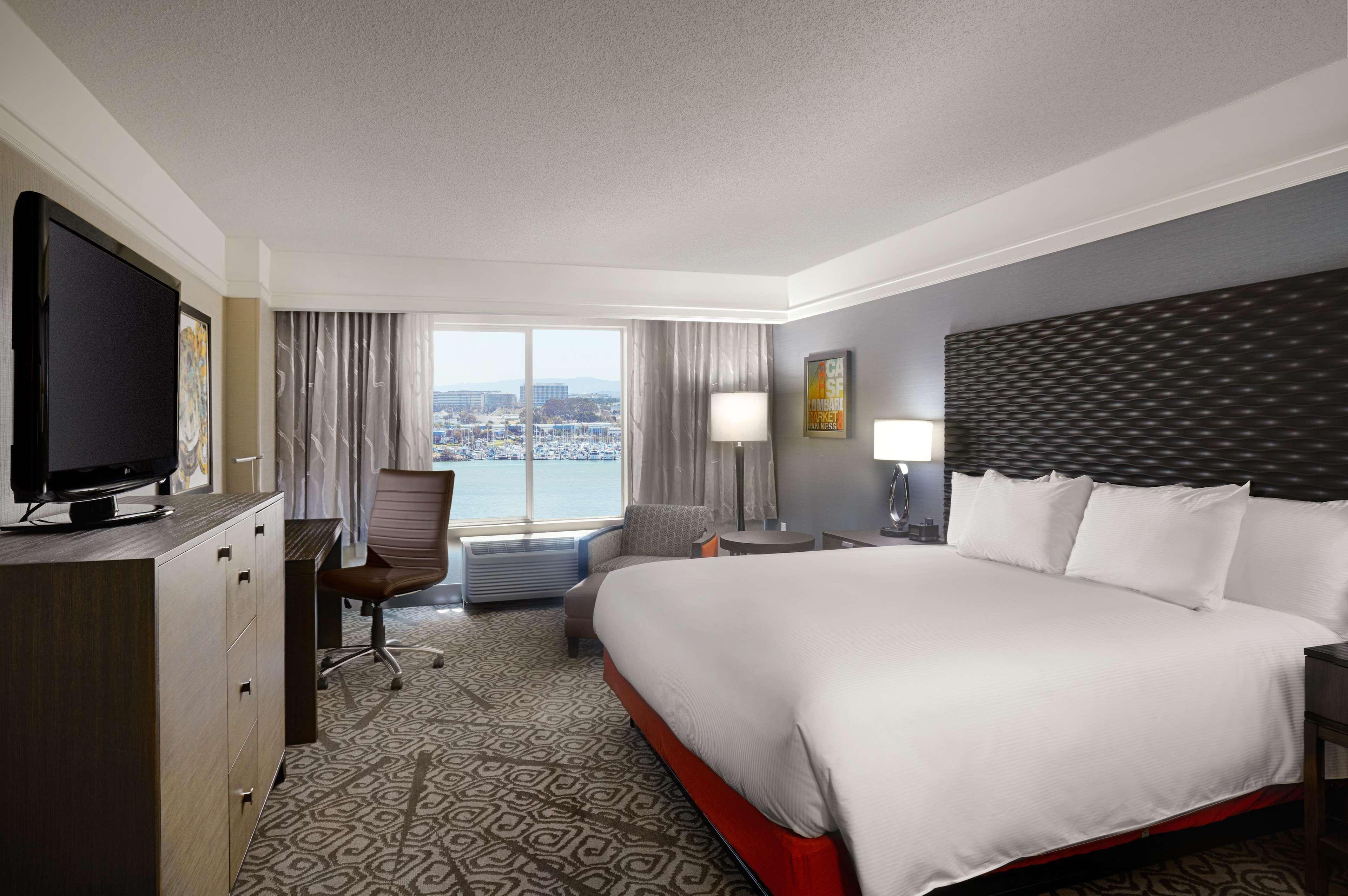 Отель Doubletree By Hilton San Francisco Airport North Bayfront Брисбен Экстерьер фото