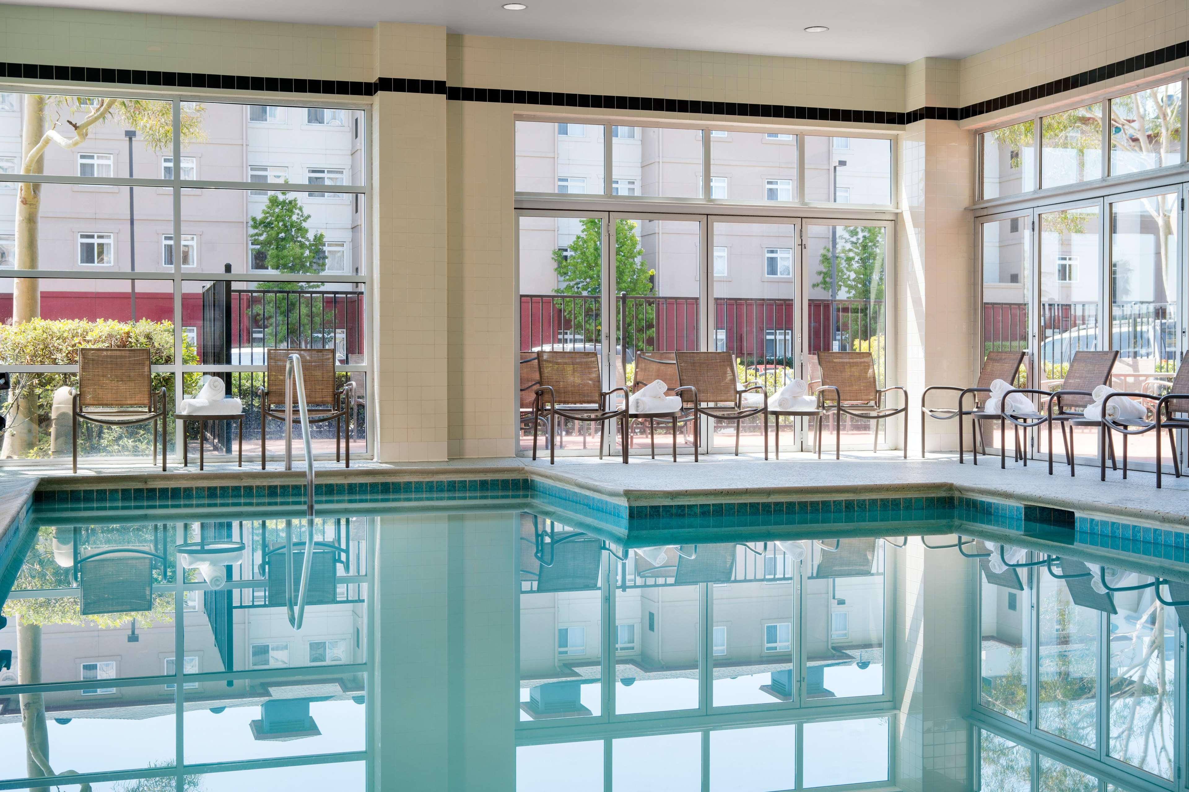 Отель Doubletree By Hilton San Francisco Airport North Bayfront Брисбен Экстерьер фото