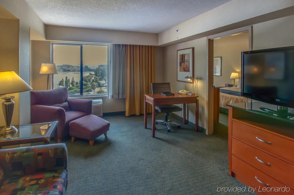 Отель Doubletree By Hilton San Francisco Airport North Bayfront Брисбен Экстерьер фото