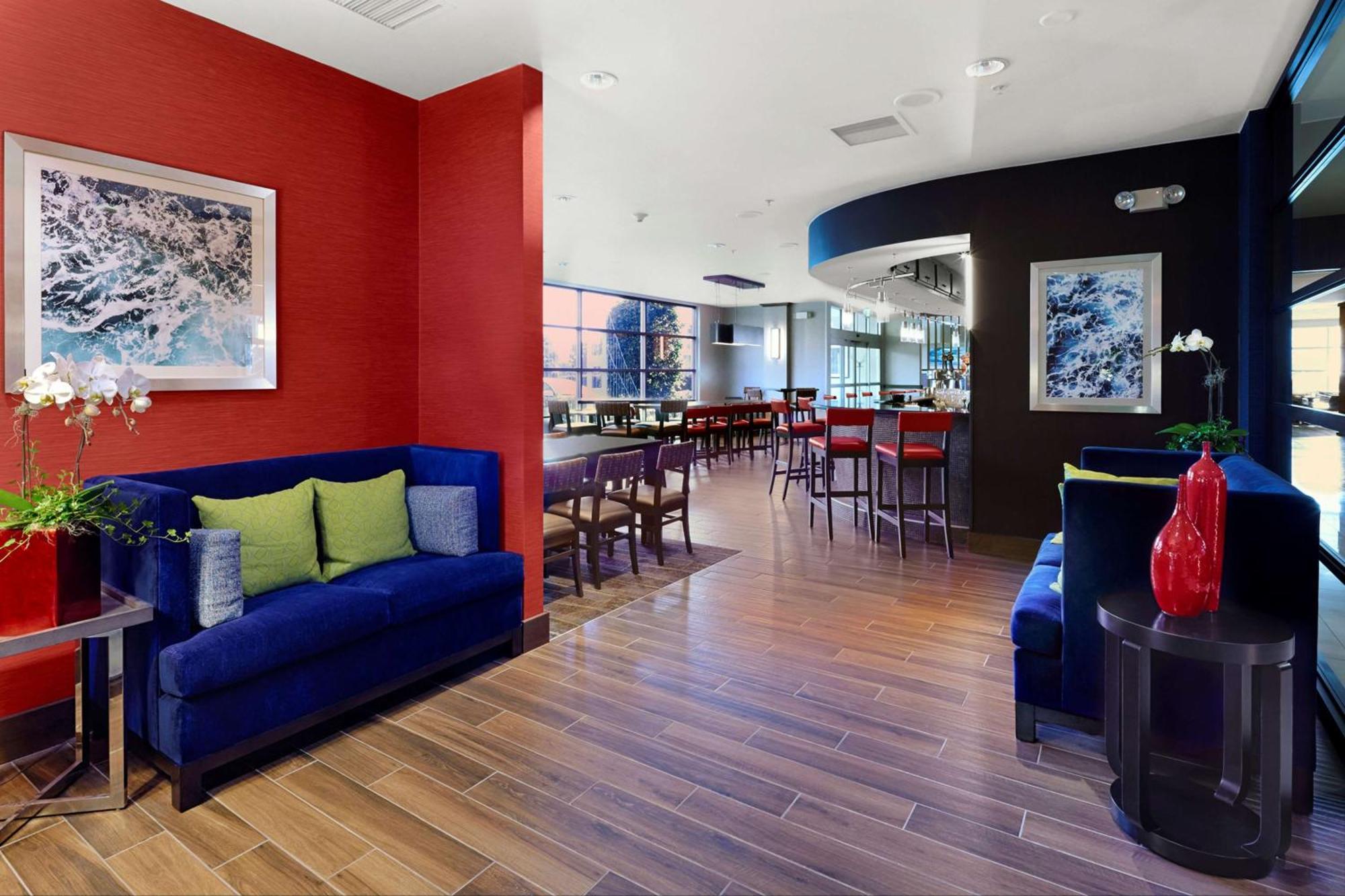 Отель Doubletree By Hilton San Francisco Airport North Bayfront Брисбен Экстерьер фото