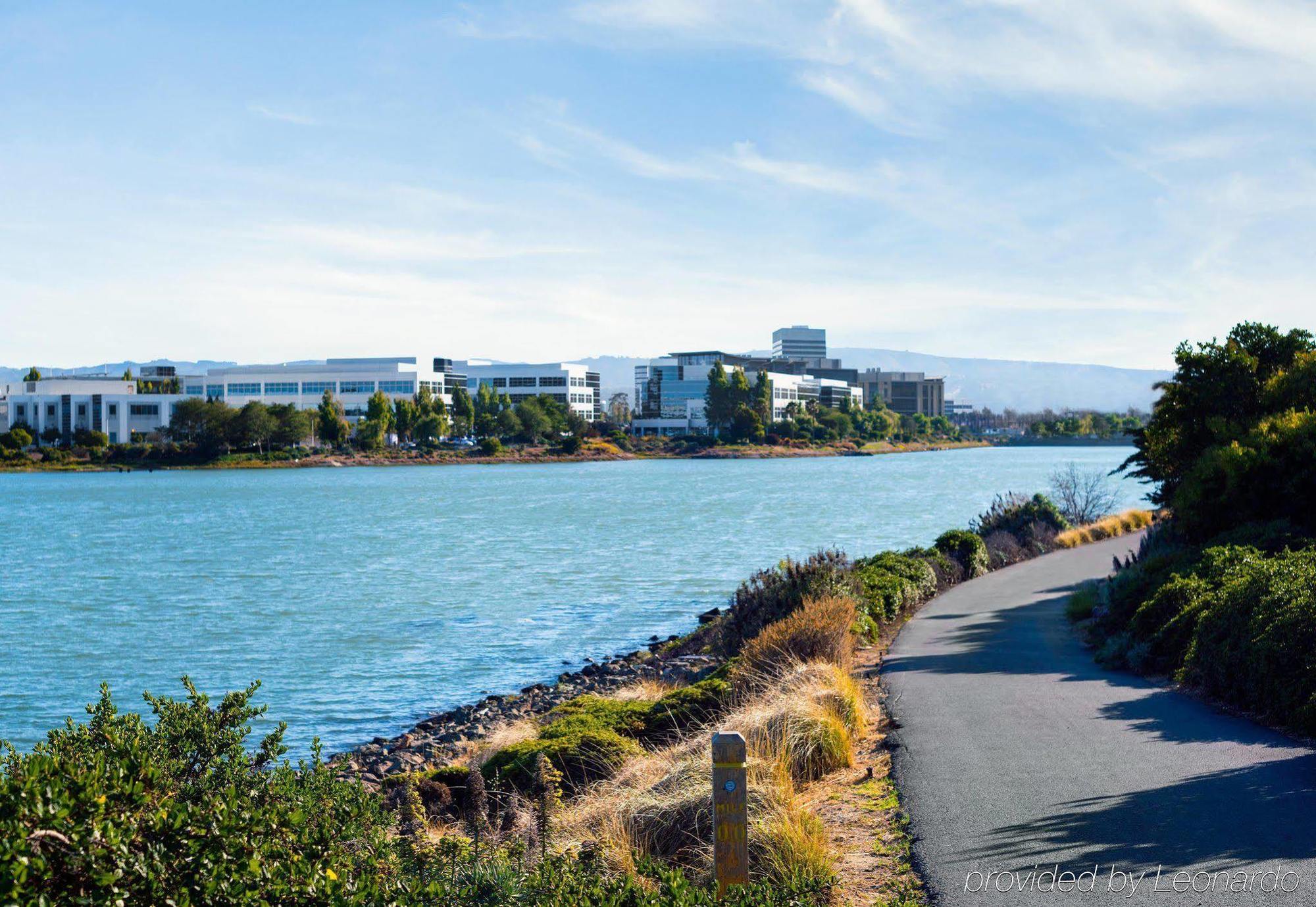 Отель Doubletree By Hilton San Francisco Airport North Bayfront Брисбен Экстерьер фото